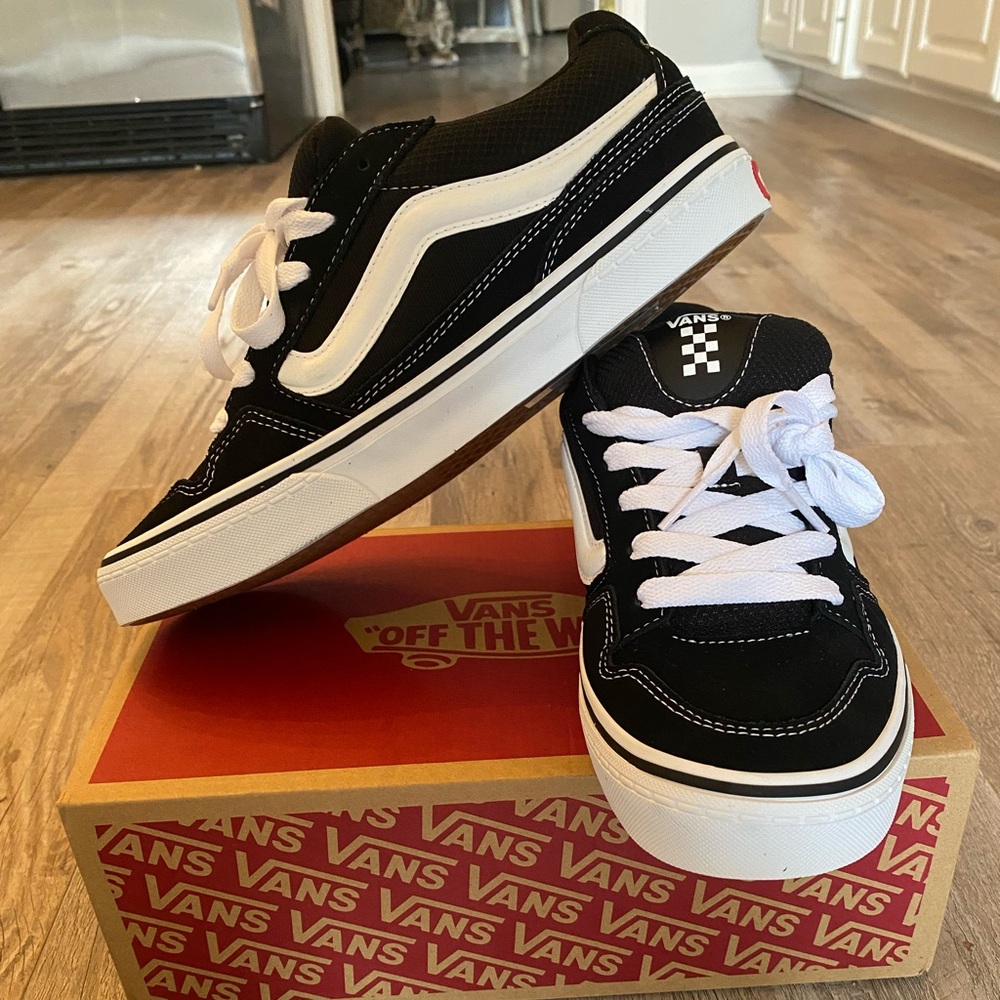 Vans Mens size 10 Caldrone Black and White Skate Shoes